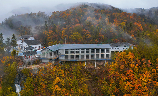 恩施穿心巖村懸崖民宿